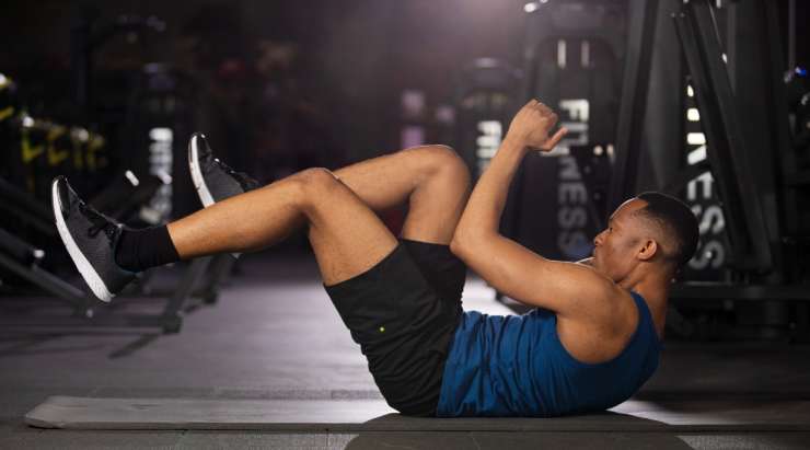 Quelles machines utiliser pour muscler les abdominos en salle de sport ?